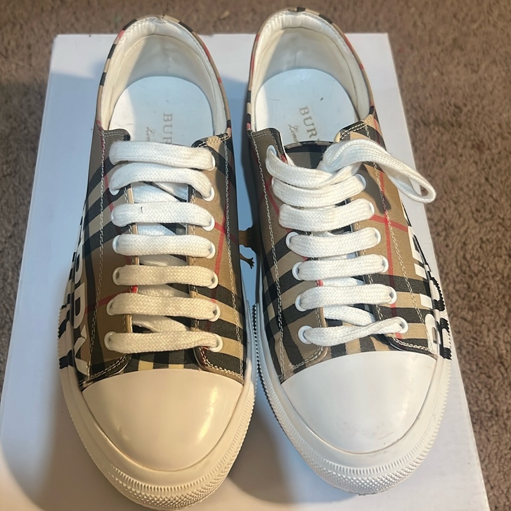 Burberry size 8